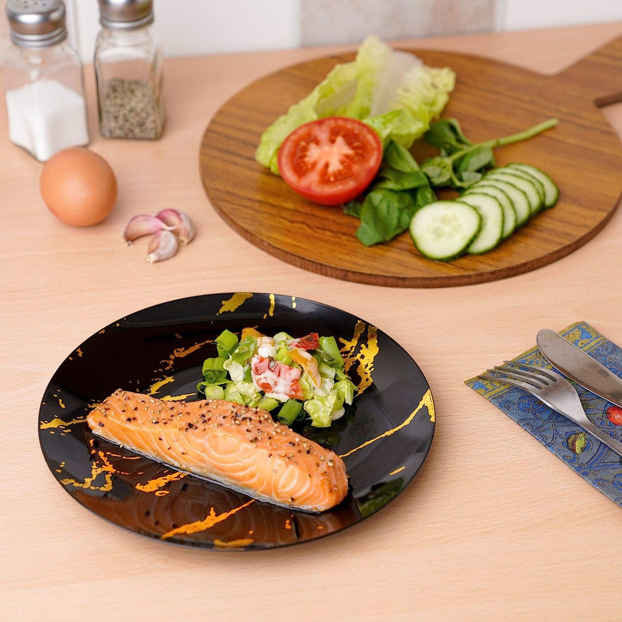 10 Pack Hard Plastic 8" Plates - Marble Look Black and Gold - Decodine