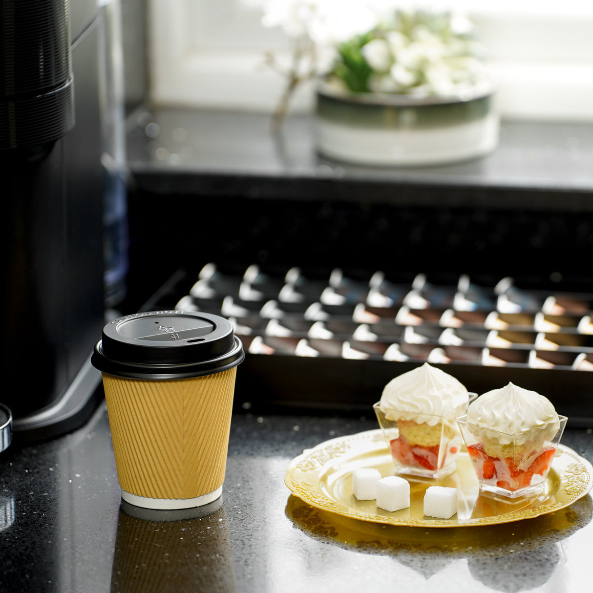 30 Pack Triple Wall 10oz Disposable Paper Cups with Lids - Decodine