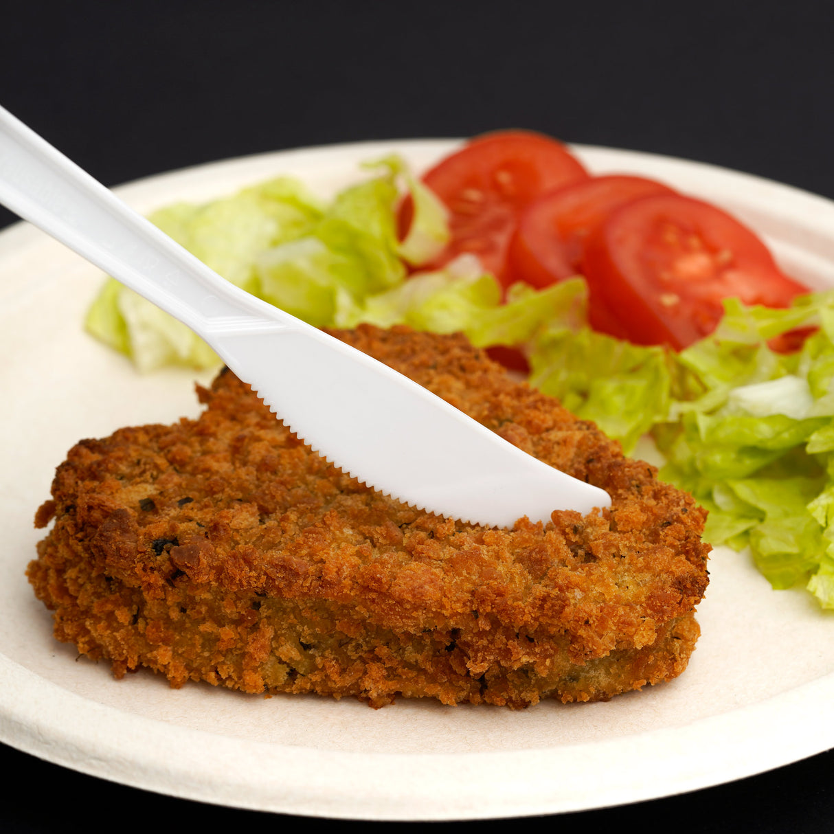 100 Pack Reusable White Plastic Knives - Dishwasher and Microwave Safe - Decodine