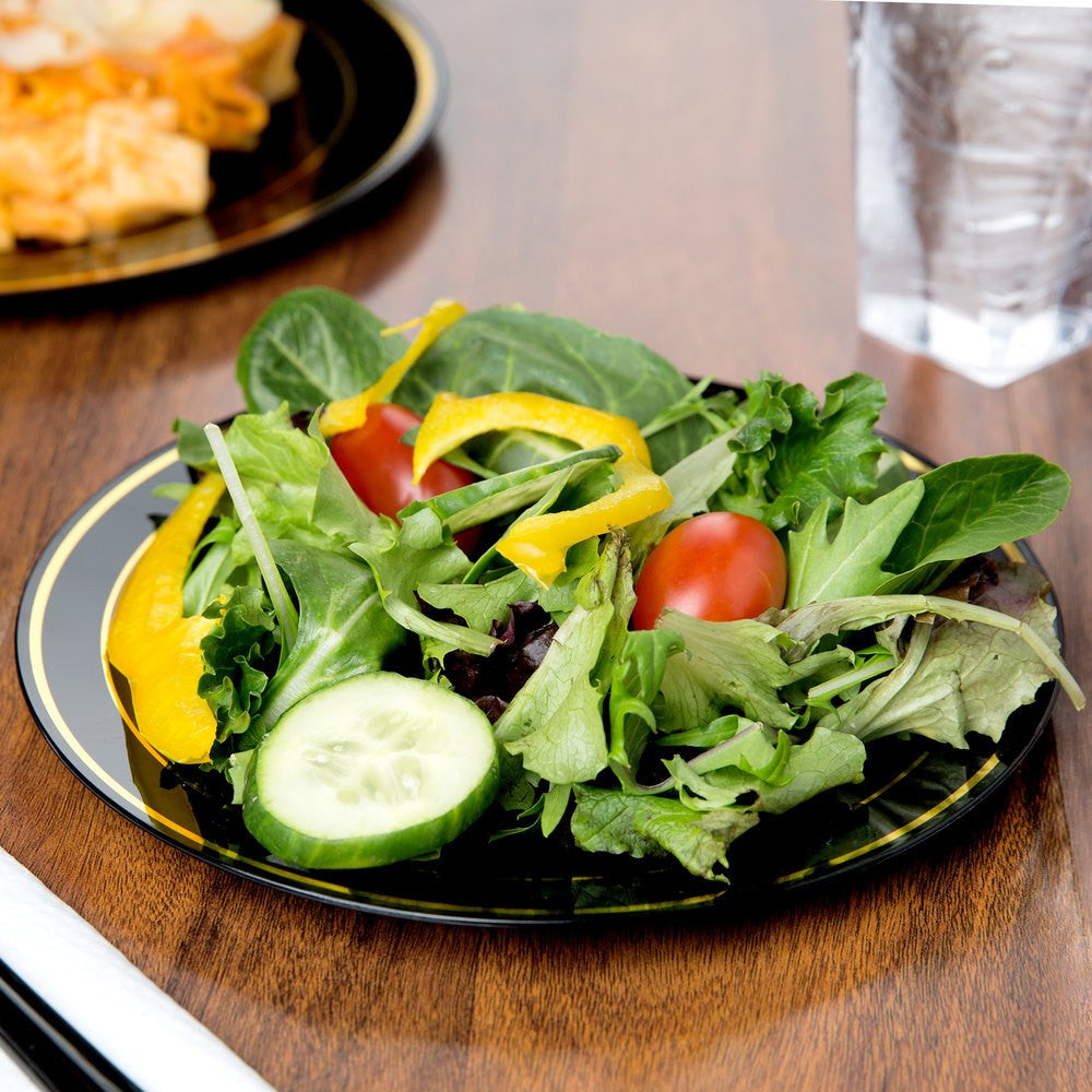 15 Pack 7.5" Round Plastic Salad Plates - Black with Gold Rim - Decodine
