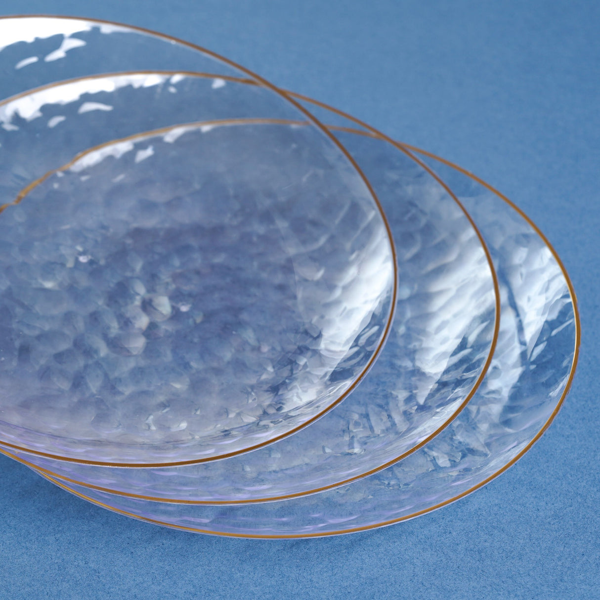 20 Pack 7" Clear Plastic Dessert Plates Hammered Designed with Gold Rim - Decodine