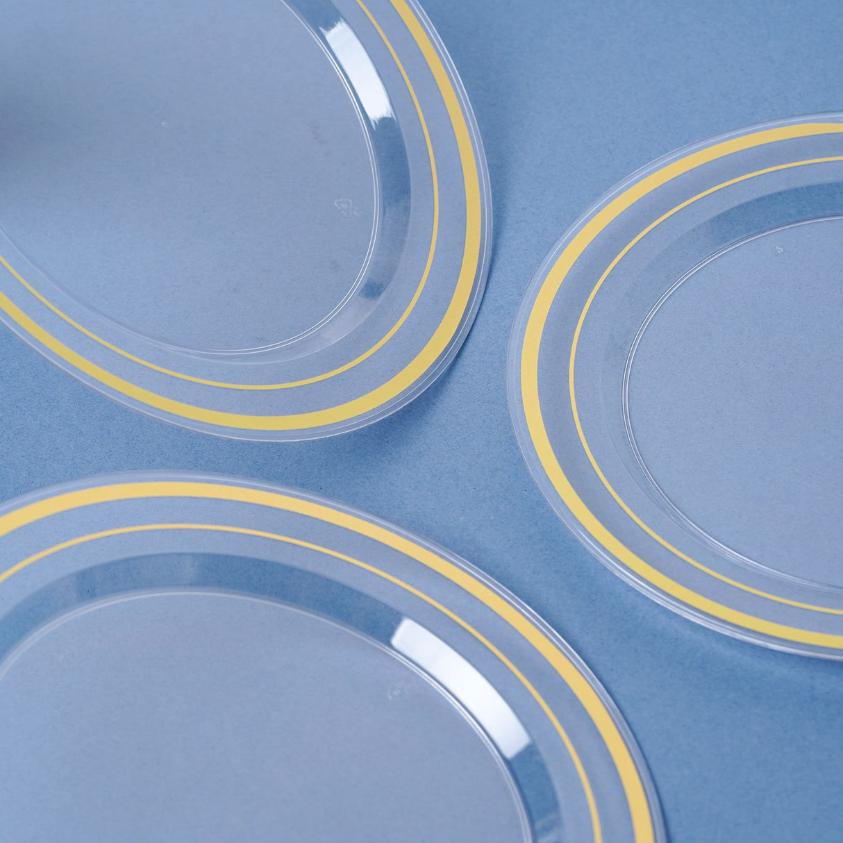 20 Pack 7.5" Hard Plastic Dessert/Side Plates Clear with Gold Rim - Decodine