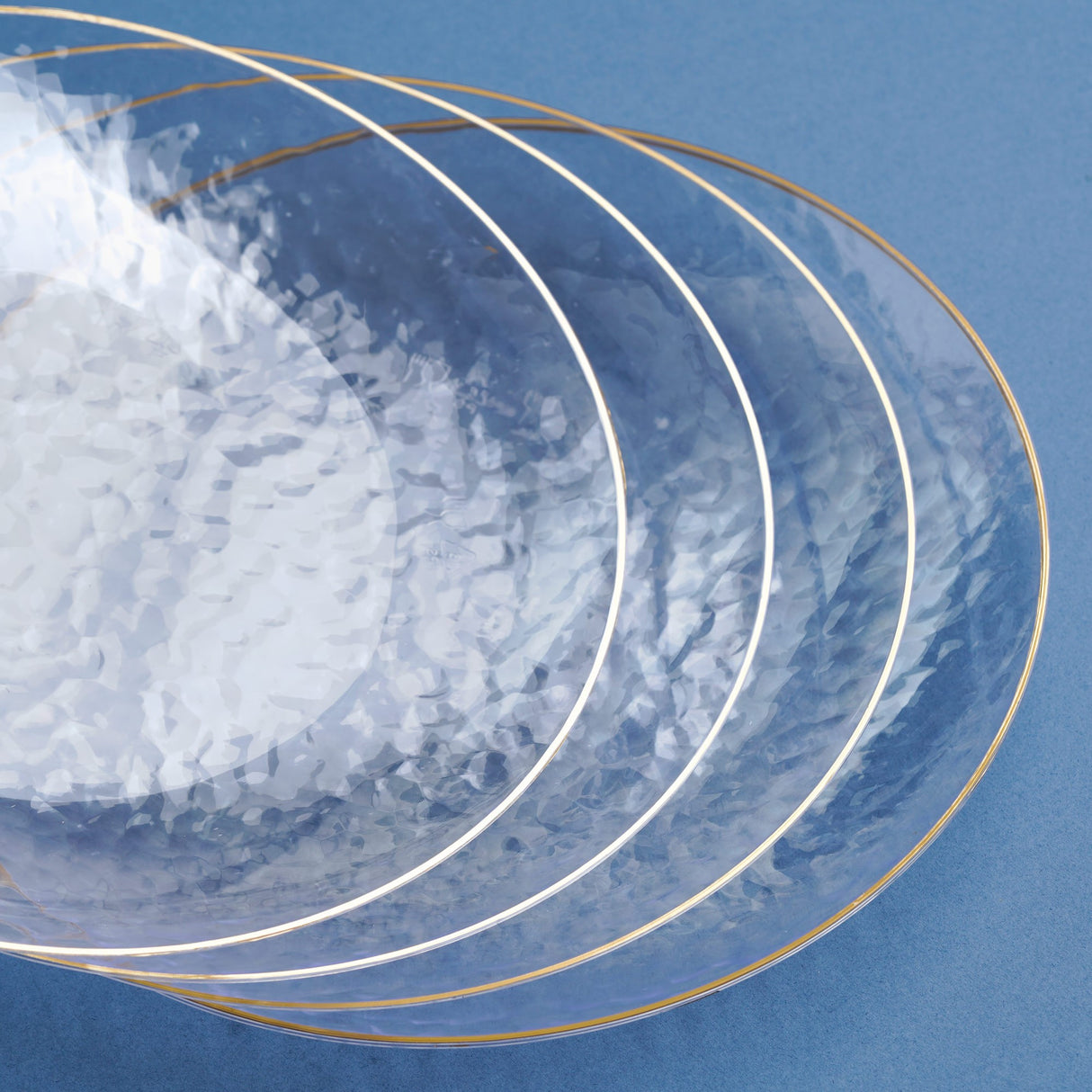20 Pack 9" Clear Plastic Dessert Plates Hammered Designed with Gold Rim - Decodine