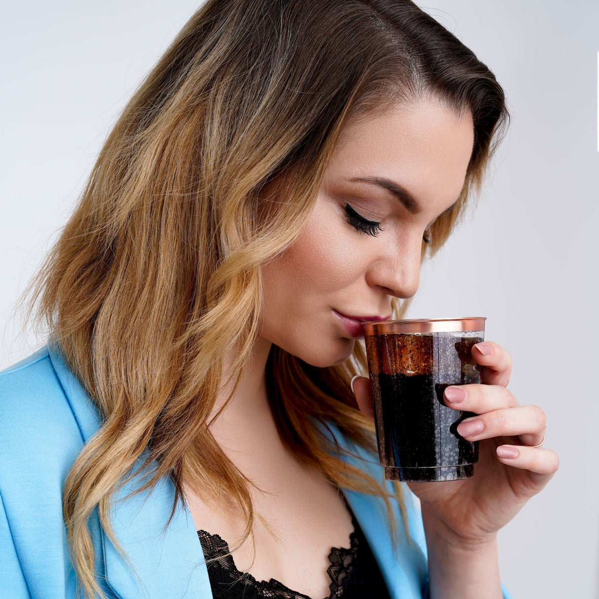 50 Pack 10oz Clear Plastic Party Cups with Rose Gold Rim - Decodine