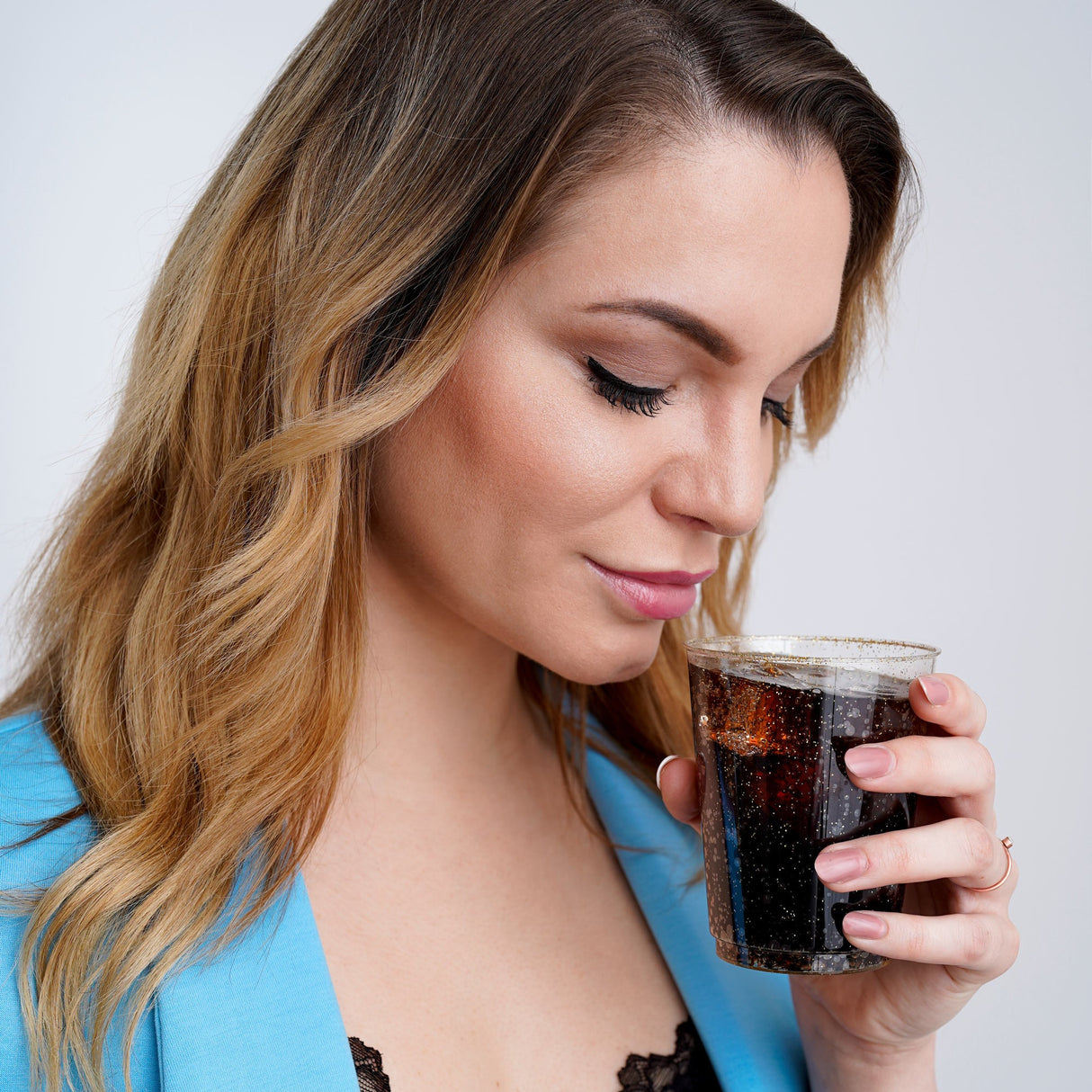 50 Pack 10oz Gold Glittered Plastic Party Cups - Decodine