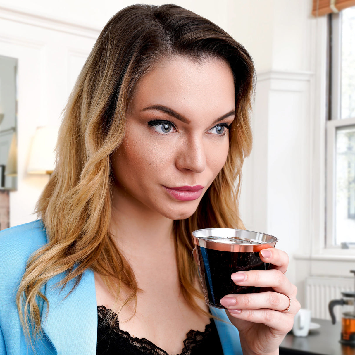 50 Pack 9oz Clear Plastic Party Dessert Cups with Rose Gold Rim - Decodine