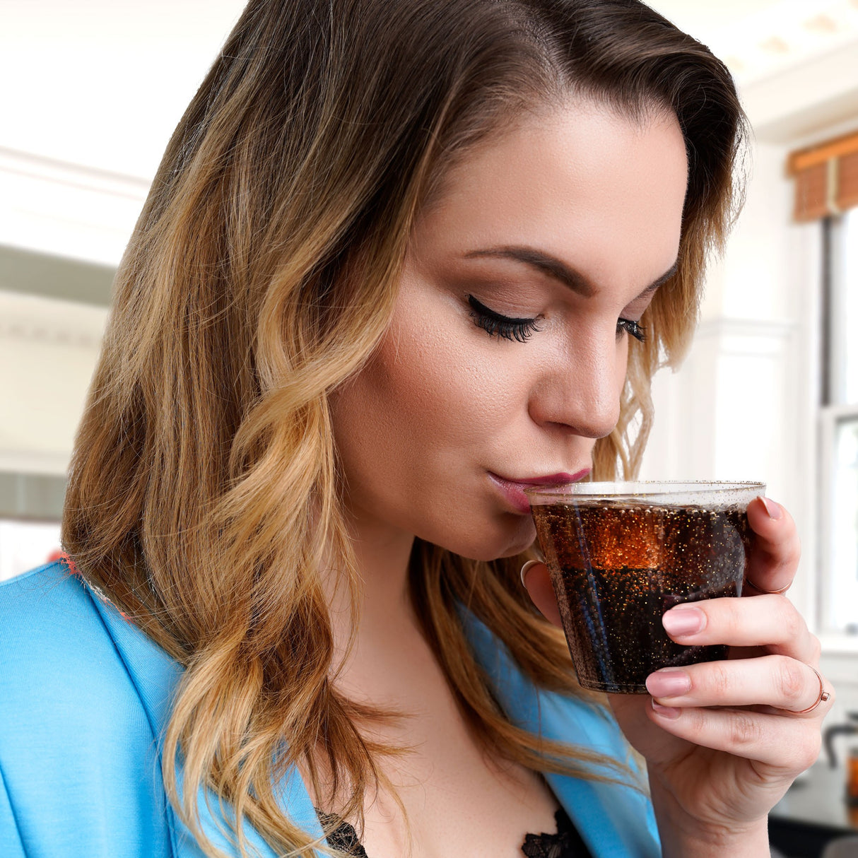 50 Pack 9oz Gold Glittered Plastic Party Cups - Decodine