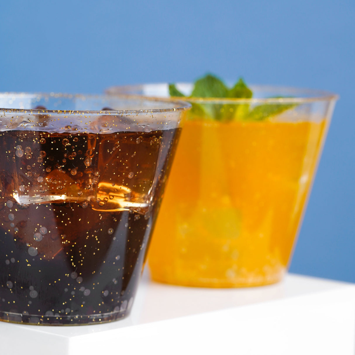 50 Pack 9oz Gold Glittered Plastic Party Cups - Decodine