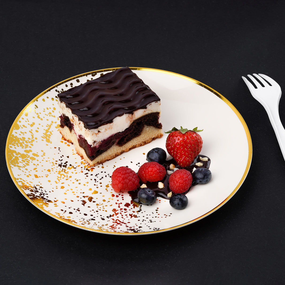 Pack of 10 Hard Plastic Plates 8" - Ivory Cream with Gold Polka Dots - Lightweight and Versatile - Decodine